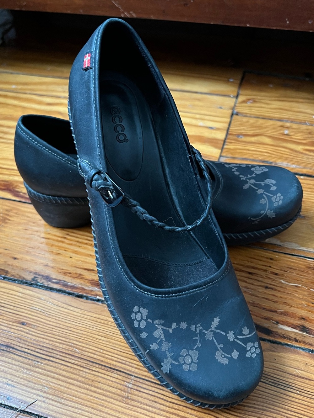 EUC — ECCO Black Mary Jane Clogs with Floral Detail (1990’s) - Picture 3 of 8